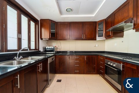 Apartamento en Golf Towers, The Views, Dubai, 2 dormitorios, 118 m², № 98532 - foto 10