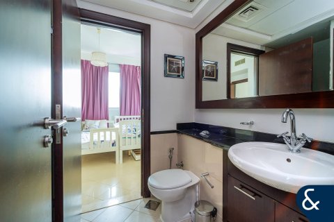 Apartamento en Golf Towers, The Views, Dubai, 2 dormitorios, 118 m², № 98532 - foto 16