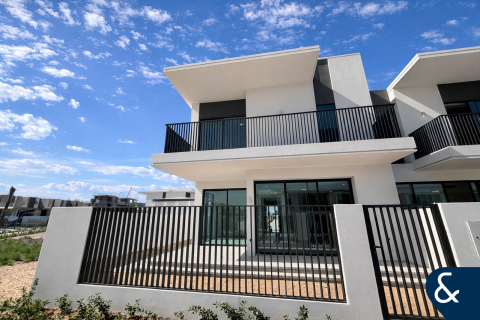 Villa en The Valley, Dubai, 4 dormitorios, 242 m², № 98539