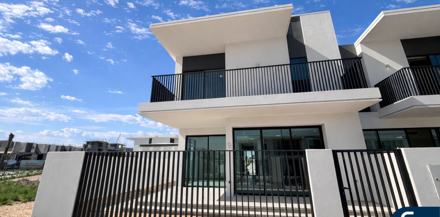 Villa en The Valley, Dubai, 4 dormitorios, 242 m², № 98539