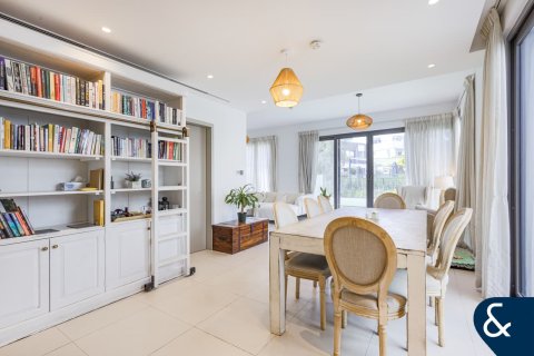 Villa in Tilal Al Ghaf, Dubai 4 bedrooms, 317 sq.m. № 98555 - photo 2