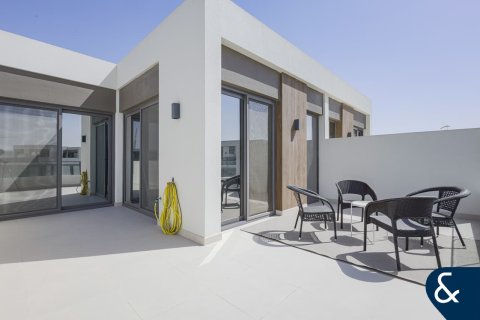 Villa in Tilal Al Ghaf, Dubai 4 bedrooms, 317 sq.m. № 98555 - photo 25