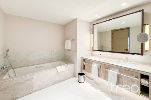 Снять в аренду квартиру в Address Harbour Point, Dubai Creek Harbour (The Lagoons), Дубай: 2 спальни, 102.47м², № 138117 - фото 5