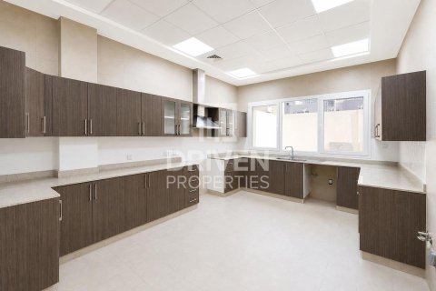 Villa en Mirdif Villas, Mirdif, Dubai, 4 dormitorios, 1532.99 m², № 140465 - foto 16