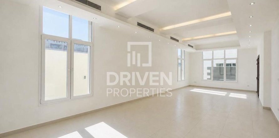 Villa en Mirdif Villas, Mirdif, Dubai, 4 dormitorios, 1532.99 m², № 140465