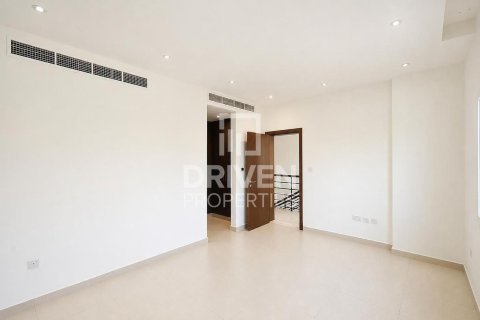 Villa en Mirdif Villas, Mirdif, Dubai, 4 dormitorios, 1532.99 m², № 140465 - foto 13