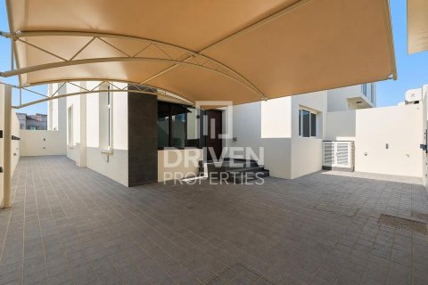 Villa en Mirdif Villas, Mirdif, Dubai, 4 dormitorios, 1532.99 m², № 140465 - foto 24