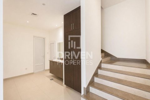 Villa en Mirdif Villas, Mirdif, Dubai, 4 dormitorios, 1532.99 m², № 140465 - foto 15
