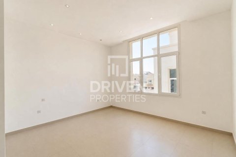 Villa en Mirdif Villas, Mirdif, Dubai, 4 dormitorios, 1532.99 m², № 140465 - foto 8