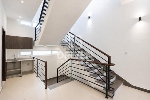 Villa en Mirdif Villas, Mirdif, Dubai, 4 dormitorios, 1532.99 m², № 140465 - foto 4