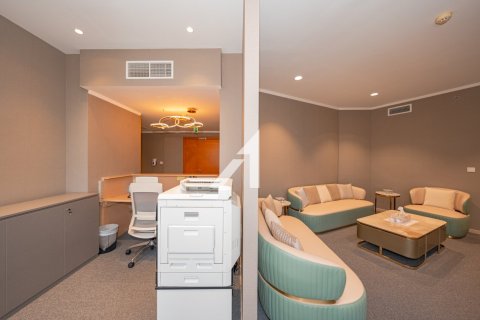 Снять в аренду офис в Sheikh Zayed Road, Дубай: 235м², № 92891 - фото 2