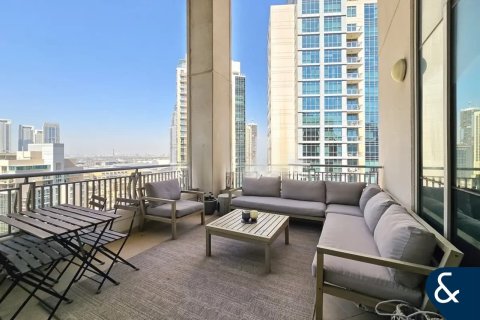 Купить квартиру в Даунтаун Дубай (Даунтаун Бурдж Дубай), Дубай: 3 спальни, 155м², № 75959 - фото 1