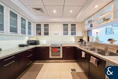 Купить квартиру в Даунтаун Дубай (Даунтаун Бурдж Дубай), Дубай: 3 спальни, 155м², № 75959 - фото 5