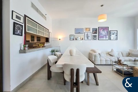 Купить квартиру в Даунтаун Дубай (Даунтаун Бурдж Дубай), Дубай: 3 спальни, 155м², № 75959 - фото 3