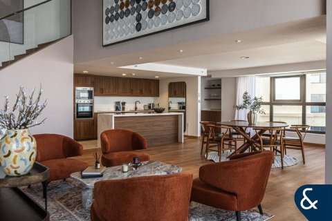 Duplex in Jumeirah Beach Residence, Dubai 3 bedrooms, 206 sq.m. № 75958 - photo 5