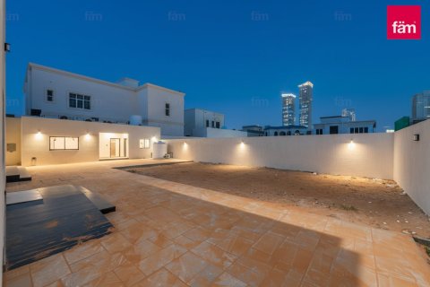 Villa in Al Barsha, Dubai 5 bedrooms, 884.3 sq.m. № 109989 - photo 20