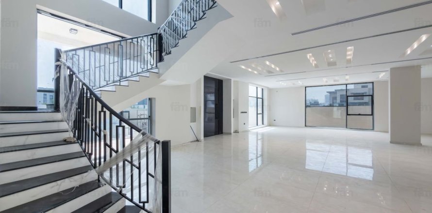 Villa in Al Barsha, Dubai 5 bedrooms, 884.3 sq.m. № 109989