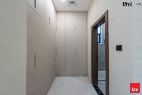 Villa in Al Barsha, Dubai 5 bedrooms, 884.3 sq.m. № 109989 - photo 16