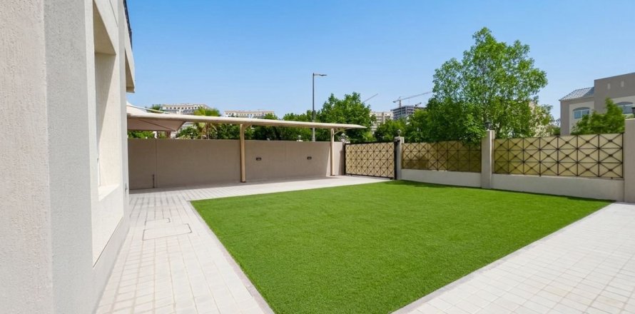 Вилла в Дубае, 6 спален, 708.6м², № 109991