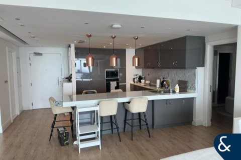 Apartment in Palm Jumeirah, Dubai 3 bedrooms, 234 sq.m. № 91606 - photo 10