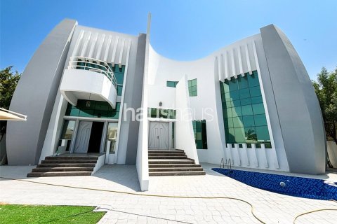 Villa en Umm Suqeim, Dubai, 5 dormitorios, 958 m², № 44617 - foto 1