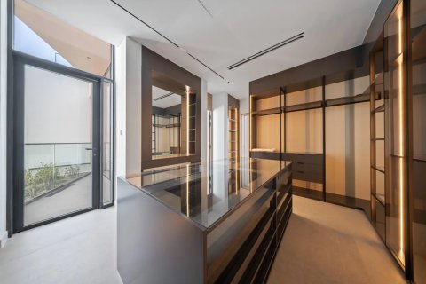 Villa in Al Barari, Dubai 7 bedrooms, 2526.87 sq.m. № 120115 - photo 14