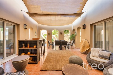 Villa en Arabian Ranches, Dubai, 5 dormitorios, 671.69 m², № 120117 - foto 2