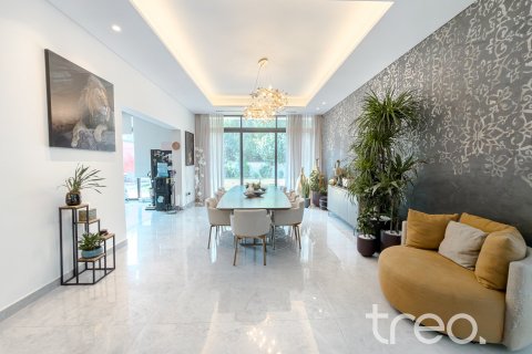 Villa in Al Barari, Dubai 4 bedrooms, 650.97 sq.m. № 120116 - photo 16