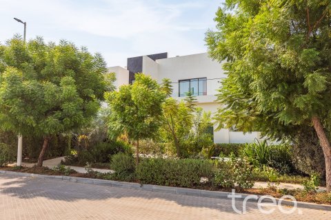 Villa in Al Barari, Dubai 4 bedrooms, 650.97 sq.m. № 120116 - photo 3