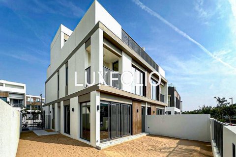 Villa in Aura, Tilal Al Ghaf, Dubai 4 bedrooms, 220 sq.m. № 45279 - photo 1