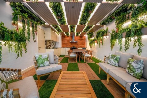 Apartment in Jumeirah Lake Towers, Dubai 4 bedrooms, 573 sq.m. № 76018 - photo 5