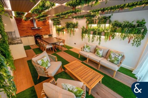 Apartment in Jumeirah Lake Towers, Dubai 4 bedrooms, 573 sq.m. № 76018 - photo 7