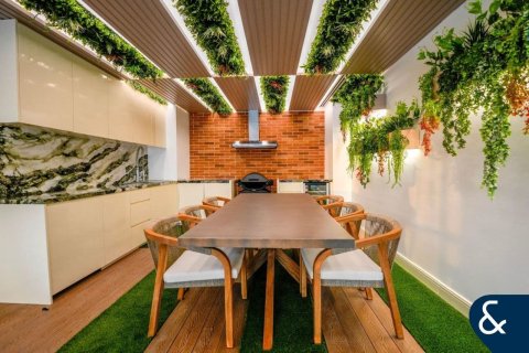 Apartment in Jumeirah Lake Towers, Dubai 4 bedrooms, 573 sq.m. № 76018 - photo 6