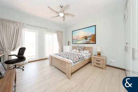 Villa in Meadows, Dubai 4 bedrooms, 540 sq.m. № 76583 - photo 11