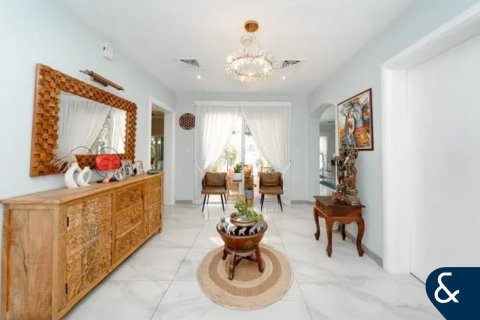 Villa in Meadows, Dubai 4 bedrooms, 540 sq.m. № 76583 - photo 16