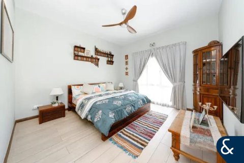 Villa in Meadows, Dubai 4 bedrooms, 540 sq.m. № 76583 - photo 9