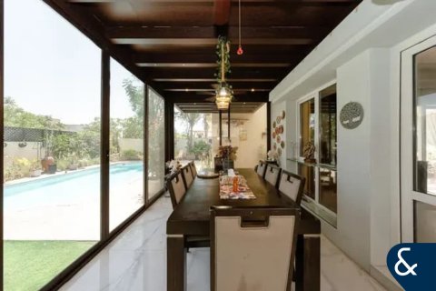 Villa in Meadows, Dubai 4 bedrooms, 540 sq.m. № 76583 - photo 5