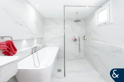 Villa in Meadows, Dubai 4 bedrooms, 540 sq.m. № 76583 - photo 13