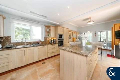 Villa in Meadows, Dubai 4 bedrooms, 540 sq.m. № 76583 - photo 6