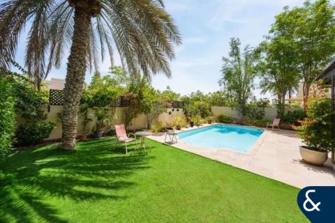 Villa in Meadows, Dubai 4 bedrooms, 540 sq.m. № 76583 - photo 2