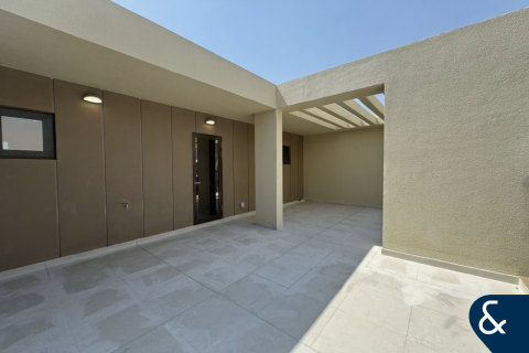 Villa in Victory Heights, Dubai Sports City, Dubai 4 bedrooms, 343 sq.m. № 76585 - photo 13