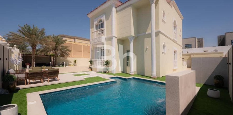 Villa en Dubai, 7 dormitorios, 1073 m², № 21286