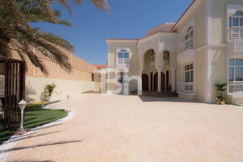 Villa en Dubai, 7 dormitorios, 1073 m², № 21286 - foto 2