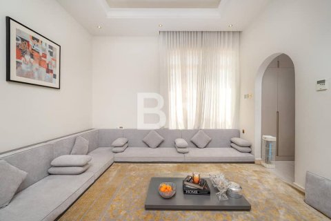 Villa en Dubai, 7 dormitorios, 1073 m², № 21286 - foto 16