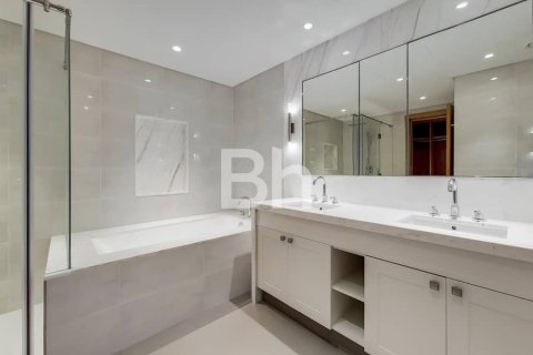 Apartment in Downtown Dubai (Downtown Burj Dubai), Dubai 3 bedrooms, 237 sq.m. № 21289 - photo 9