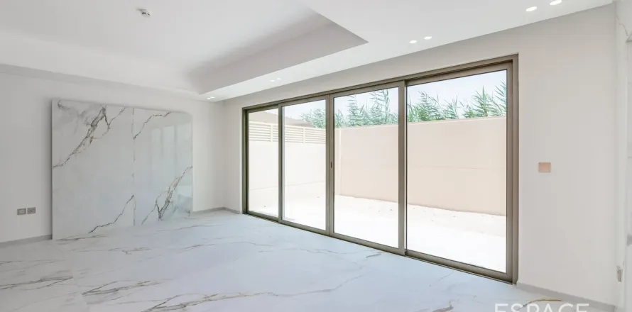 Таунхаус в Дубае, 3 спальни, 205м², № 64531