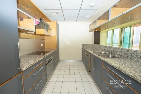 Снять в аренду квартиру в Дубай Марине, Дубай: 3 спальни, 191м², № 64532 - фото 3