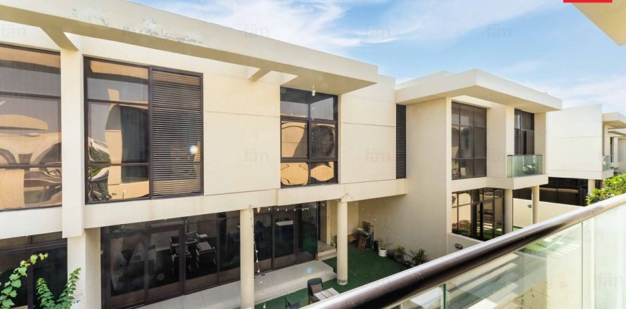 Таунхаус в Дубае, 3 спальни, 255.9м², № 67488