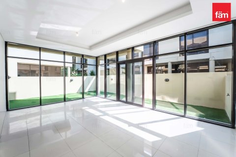 Снять в аренду таунхаус в Дубае: 3 спальни, 255.9м², № 67488 - фото 25