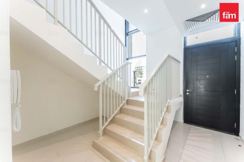 Снять в аренду таунхаус в Дубае: 3 спальни, 255.9м², № 67488 - фото 6